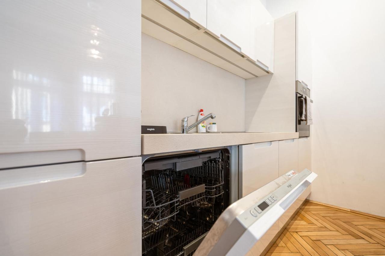 Garys Bright And Spacious Two Bedroom Flat Near Danube Будапеща Екстериор снимка