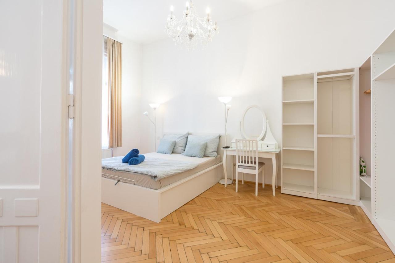 Garys Bright And Spacious Two Bedroom Flat Near Danube Будапеща Екстериор снимка