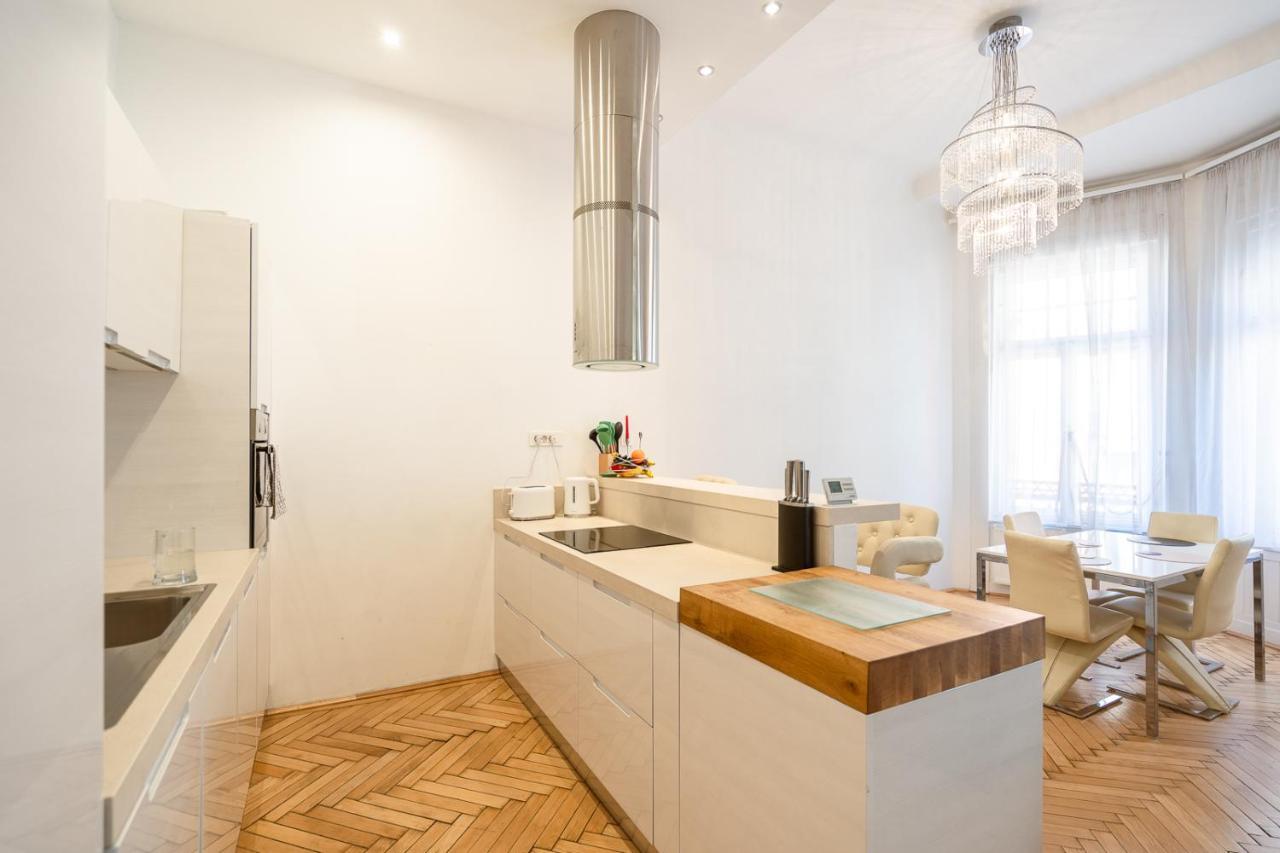 Garys Bright And Spacious Two Bedroom Flat Near Danube Будапеща Екстериор снимка