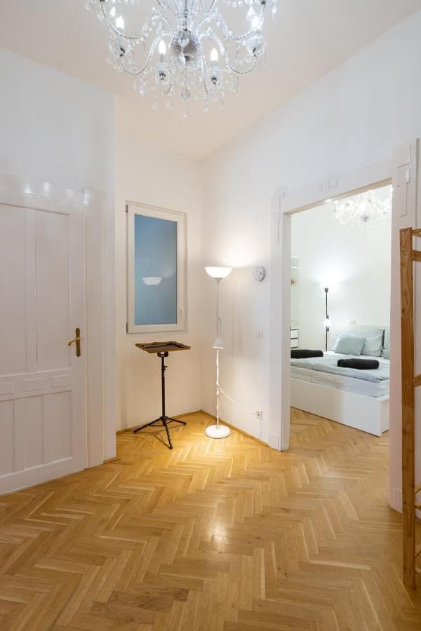 Garys Bright And Spacious Two Bedroom Flat Near Danube Будапеща Екстериор снимка